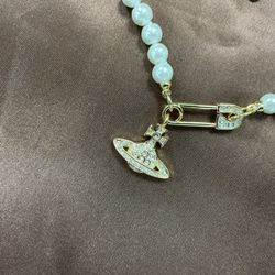 Vivienne Westwood Lucrece pearl necklace in Gold