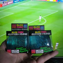 NEEDOH Nice Cube Glitter & Glow Blue