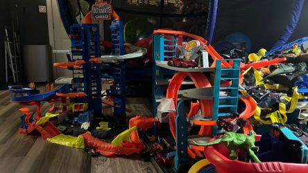 Hot wheel garage