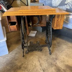 Vintage Singer Sewing Table