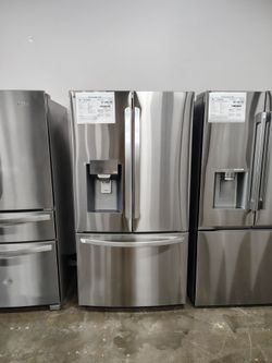 LG 28 cu ft 3Door French Door Standard -Depth Ice and Water with single ice maker