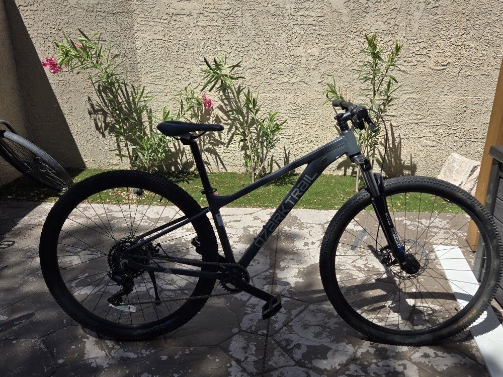 29" Ozark Trail Ridge Mountain Bike, Small Frame, Fits Riders 5'0" - 5'6", Gray, Adult, Unisex