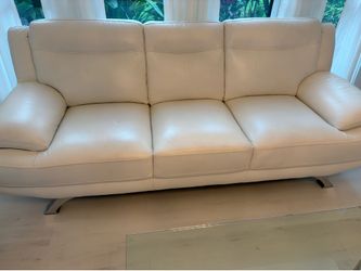 Beautiful, rarely used contemporary leather couch