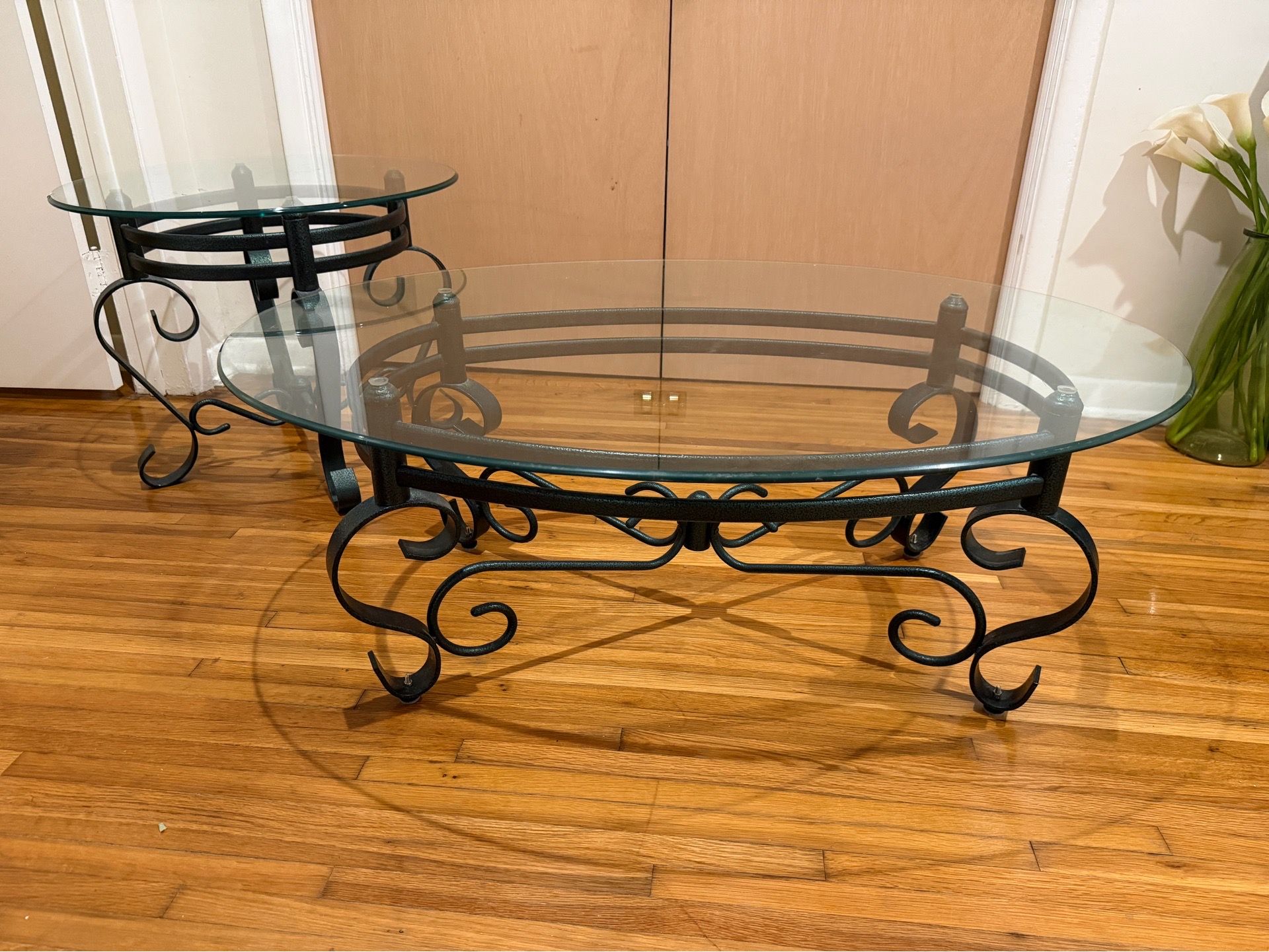 Coffee/ Center Table with 2 end Tables Set great condition)