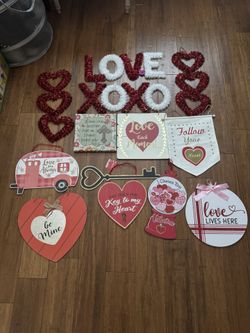 Lot Of 12 Pieces Valentine Day Decor 