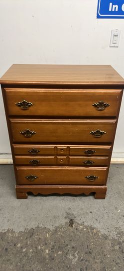 30”wx16”wx39”h Wooden Dresser