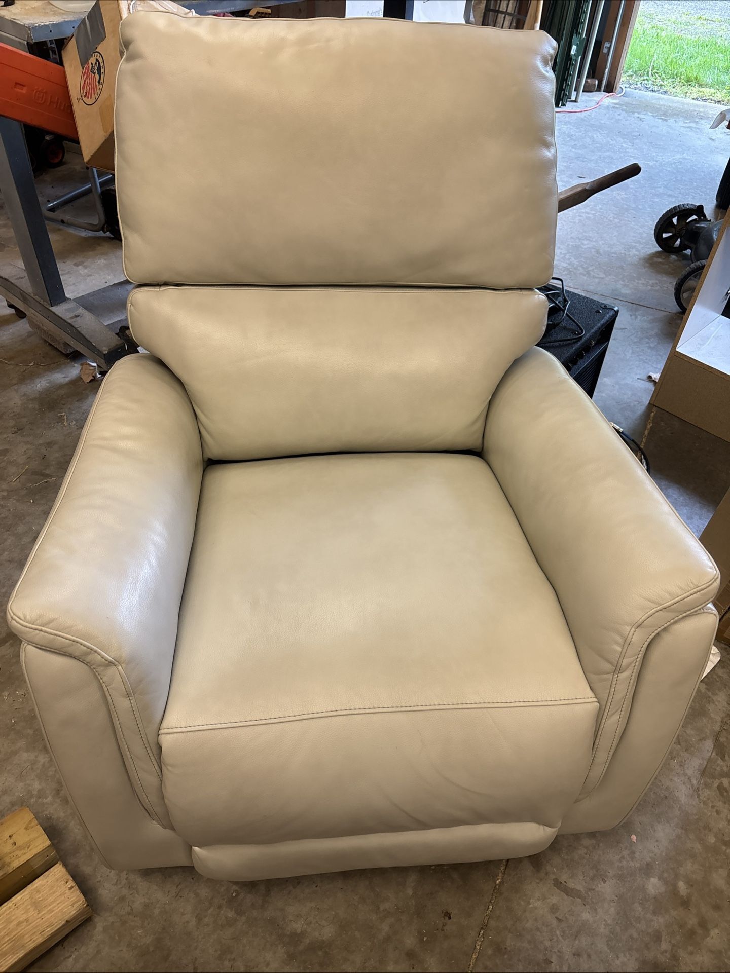 White Leather Rotatable Manual Recliner