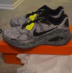 Nike Structure 26 Running Shoes White/Black/Volt  IQ0606-100 Men's 8 Women's 9.5