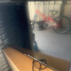 Onn 32 Inch Built In Roko 