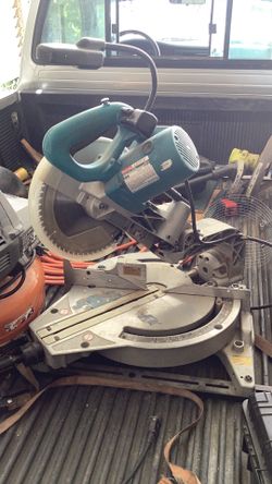 Miter saw and saw