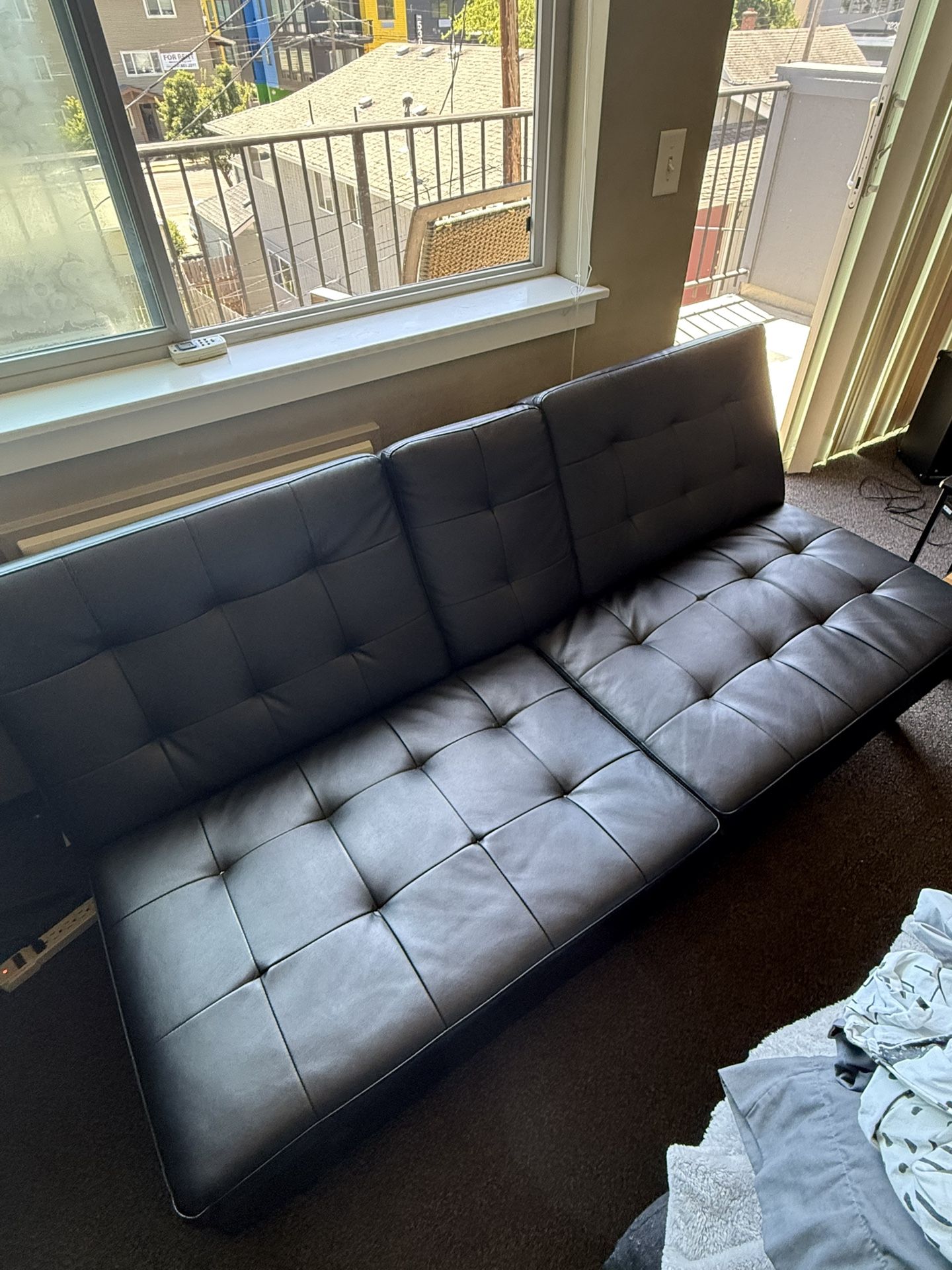Sofa / Pull Out Couch