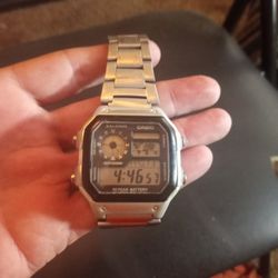 A Metal Wristband Watch Works Good Good Battery In It