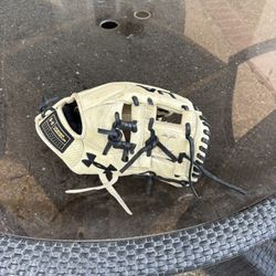 Under Armour 11.5 Cream Infield Glove 