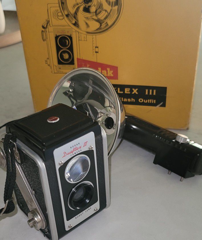 Kodak Duaflex III Flash Outfit with Kodet Lens No. 67K