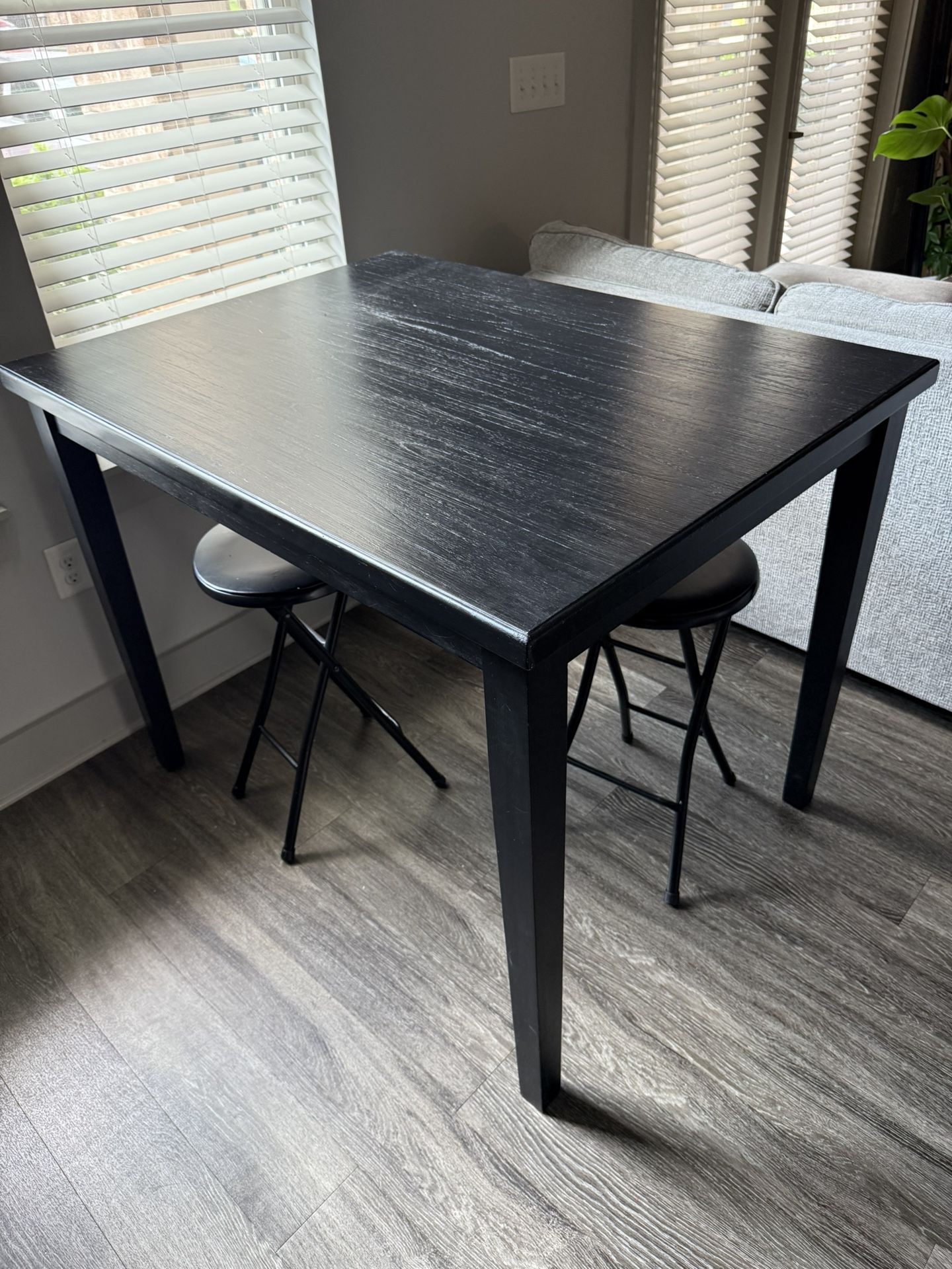 Signature Design By Ashley - Hightop Dinning Set Table