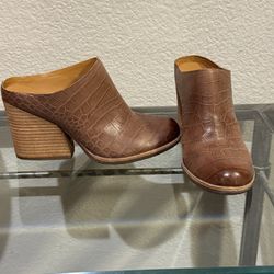 Kork-Ease Challis heeled mule with a croc-embossed leather upper - size 8