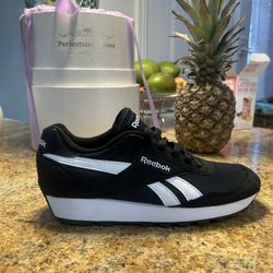 Reebok Brand New Bk/white Original Shoes No BoxSize 6.5 Lady 