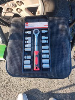 17 Piece 1/2 Drive Ratchet And Socket Set