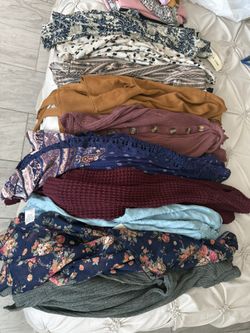 Womens Blouses / Cardigans Ect 