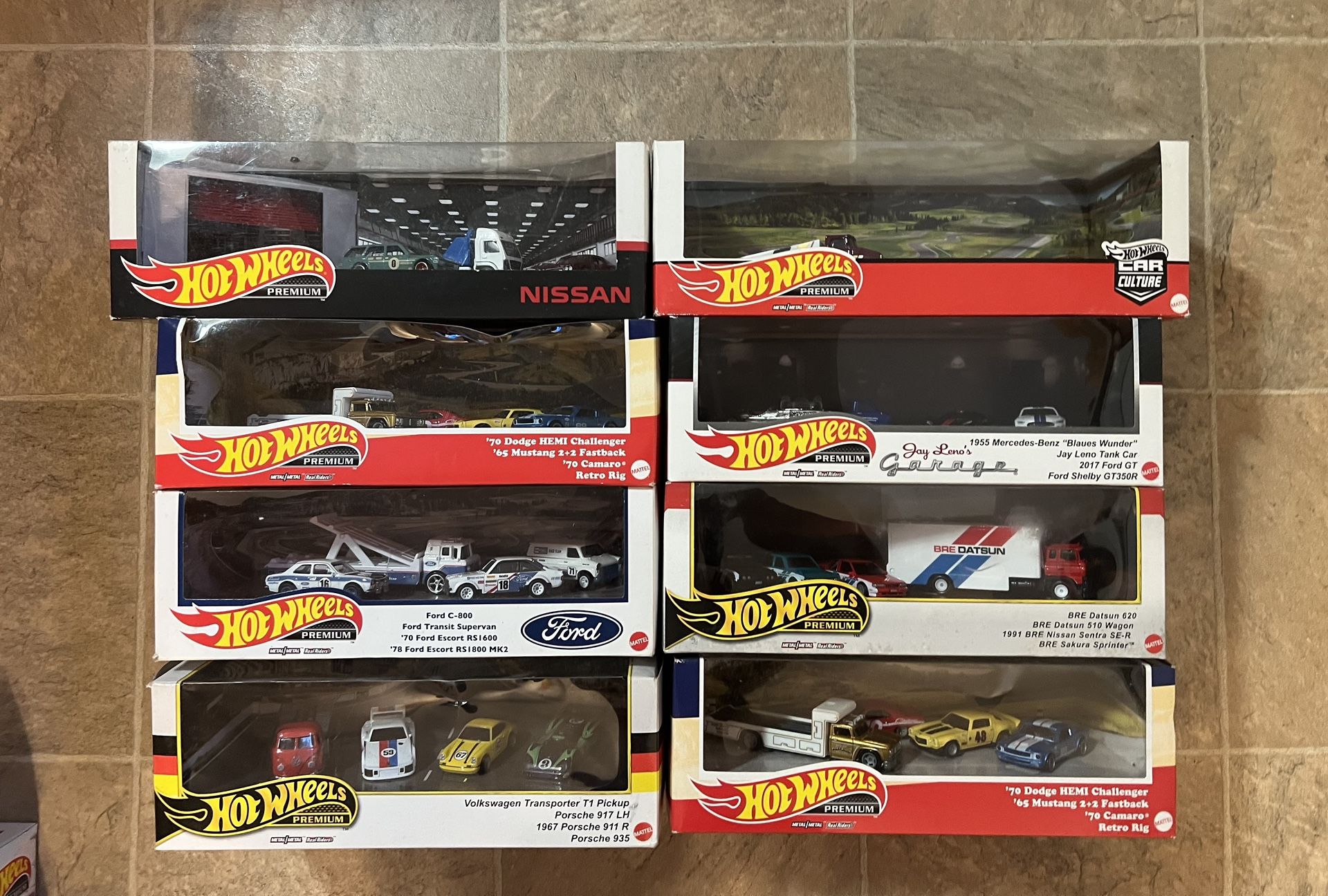 8 Hot Wheels Diorama