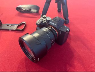 Sony a 7iv mirrorless camera kit with Sony 24–105 mm G lens plus full accessory bundle