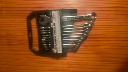 Performance Tool 11 piece metric combo wrench set with case