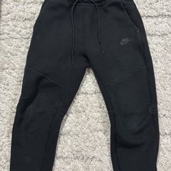 Nike Tech & Ksubi Jeans + Jordans