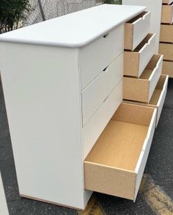 Kathy 8. Drawer white color