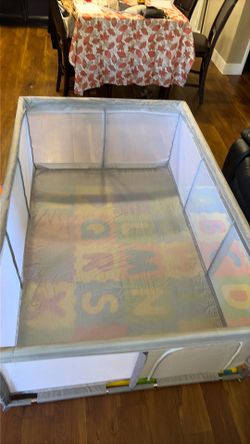 Big play pin with ABC ‘s and blanket mat