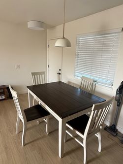 Wood dining table + 4 seats
