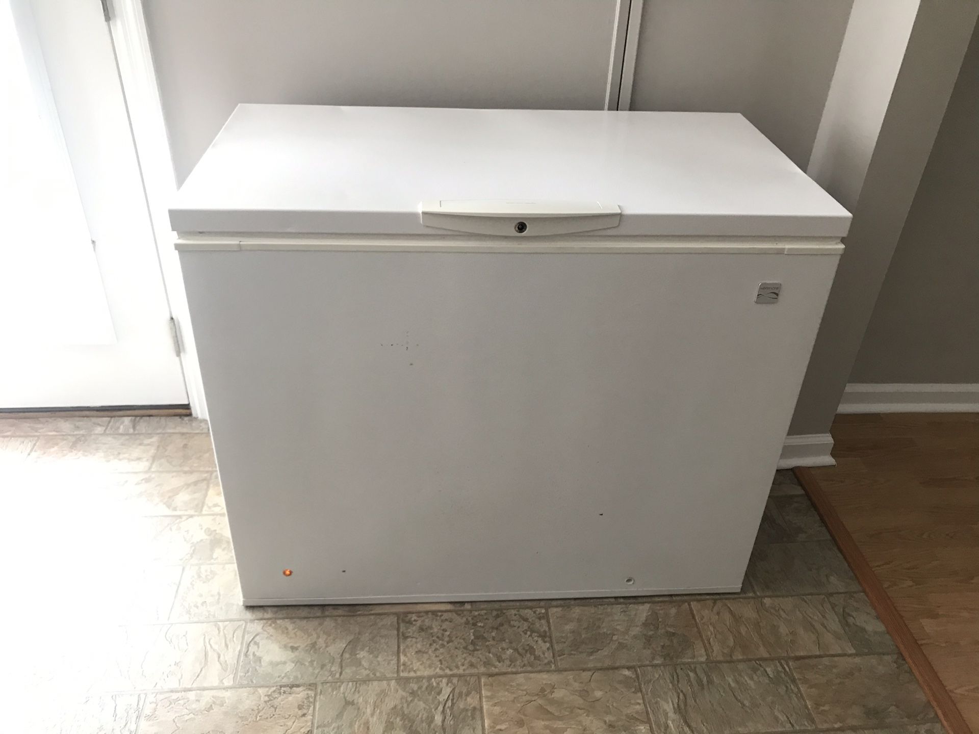 Kenmore deep freezer 253.1692210c. 8.5 cu ft for Sale in Chattanooga