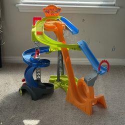 Fisher-Price Little People Hot Wheels Spiral Stunt Speedway Toddler Race Track