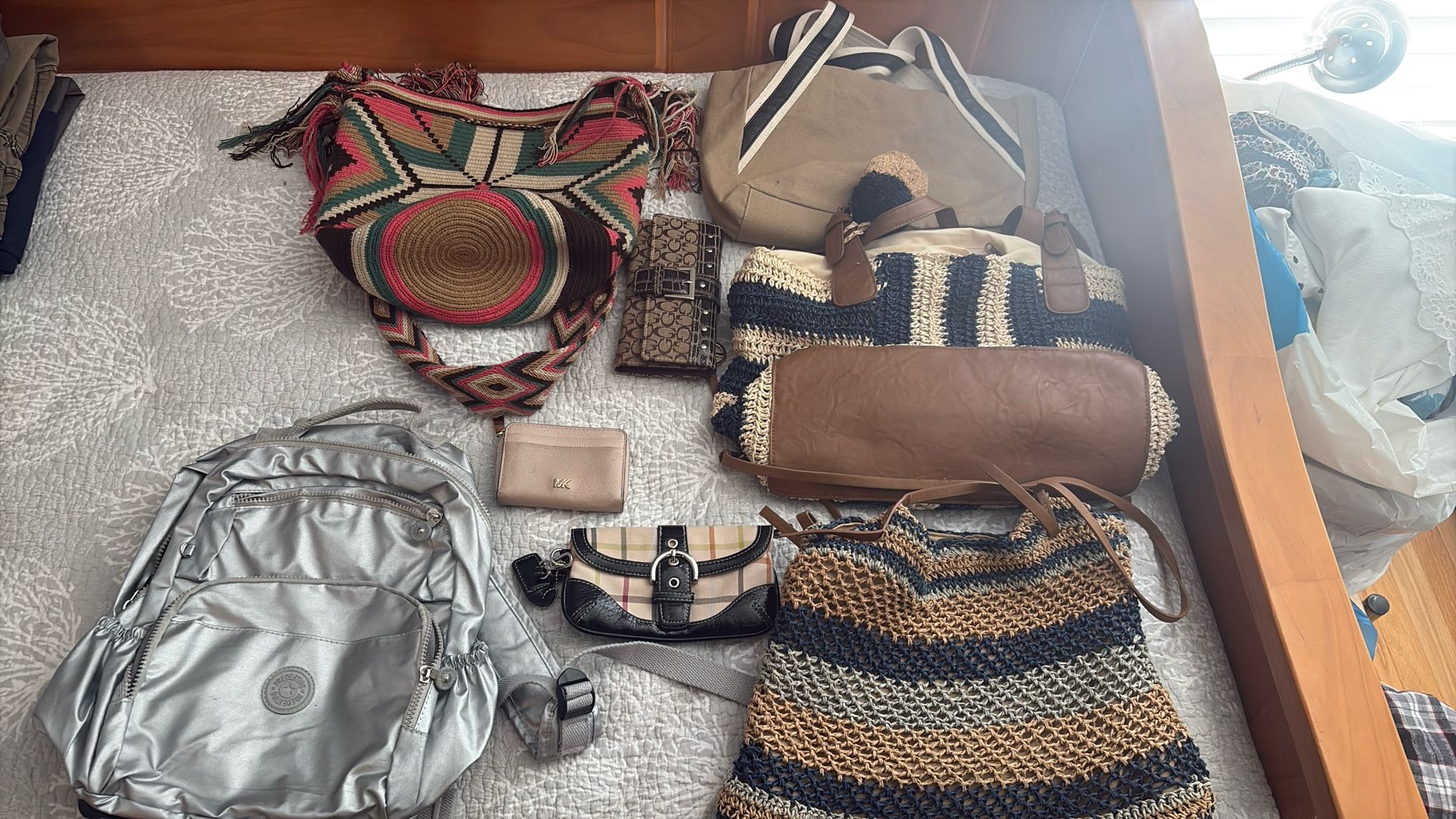 Women Hand Bags (8) Pieces.