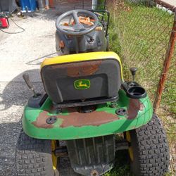 John Deere 102,  42" Cut. For Parts Only 