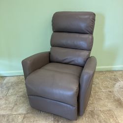 Brown Recliner Chair - Great for Relaxing!