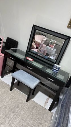 Black Vanity Set was $699 Now $499
