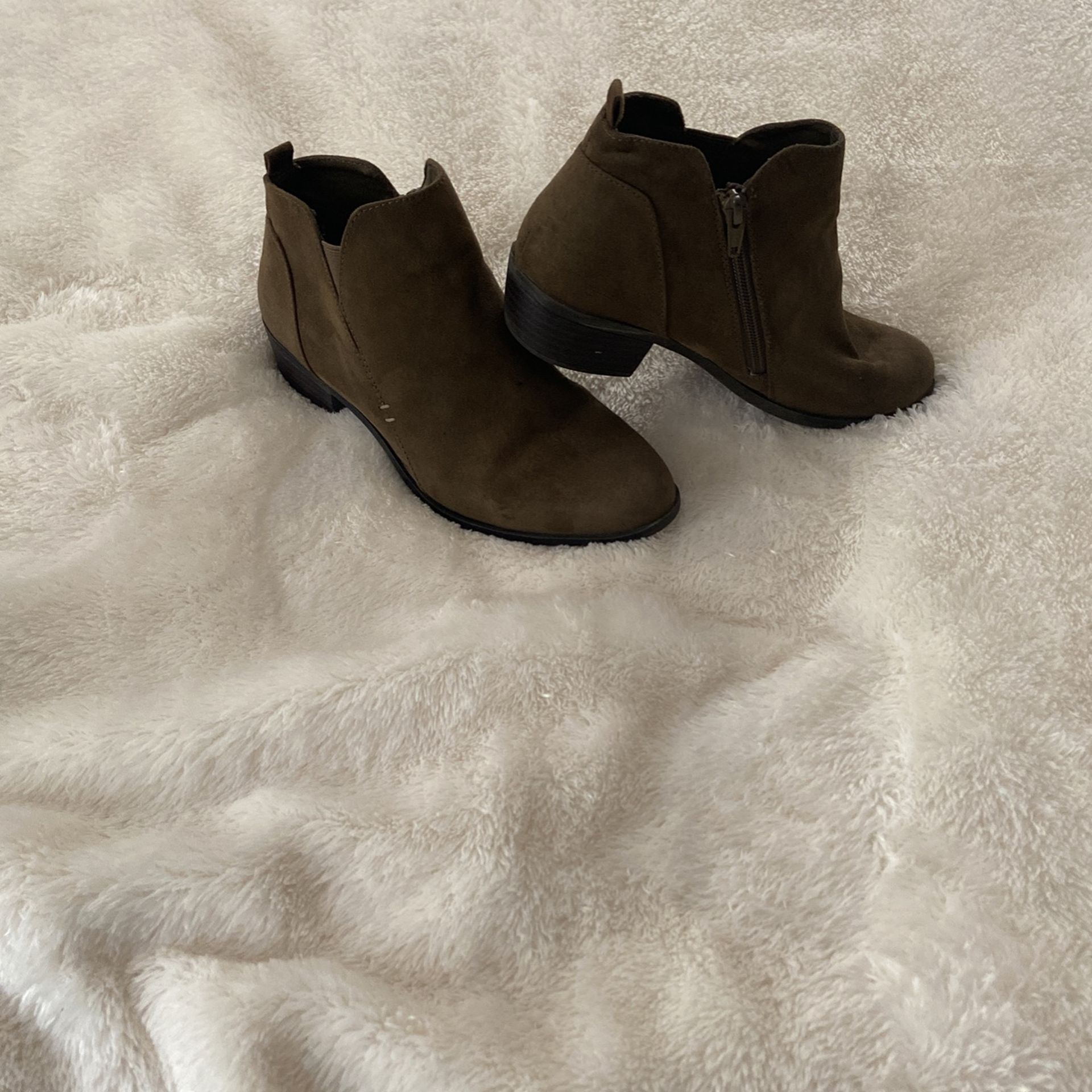 Kids And Womens Shoes And Formal Dress