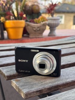 Vintage Sony Cybershot W180 - Y2K digicam