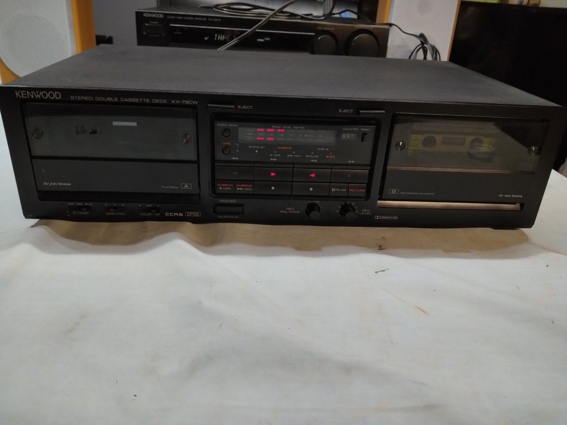 KENWOOD STEREO DOUBLE CASSETTE PLAYER AND RECORDER W AUTO REVERSE