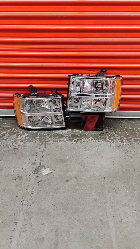 Amber Corner Headlights with Chrome Housing for GMC Sierra 1500, 2500/3500HD 2007-2014
