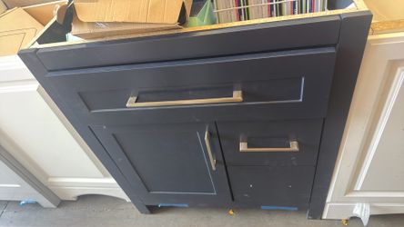 30 in vanity bathroom ( no top ) $179
