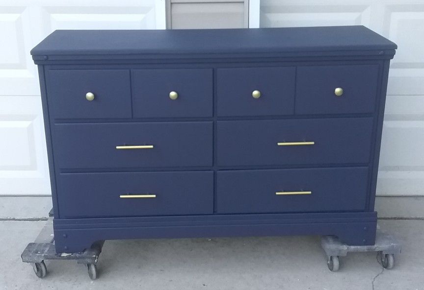 Gorgeous Oak Dresser with 6 Deep Drawers