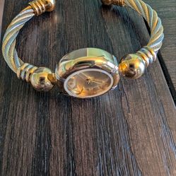 (NEW) WOMENS STAINLESS STEEL 23K GOLD PLATED ROPE EDGE OPEN CUFF BANGLE BAND WATCH