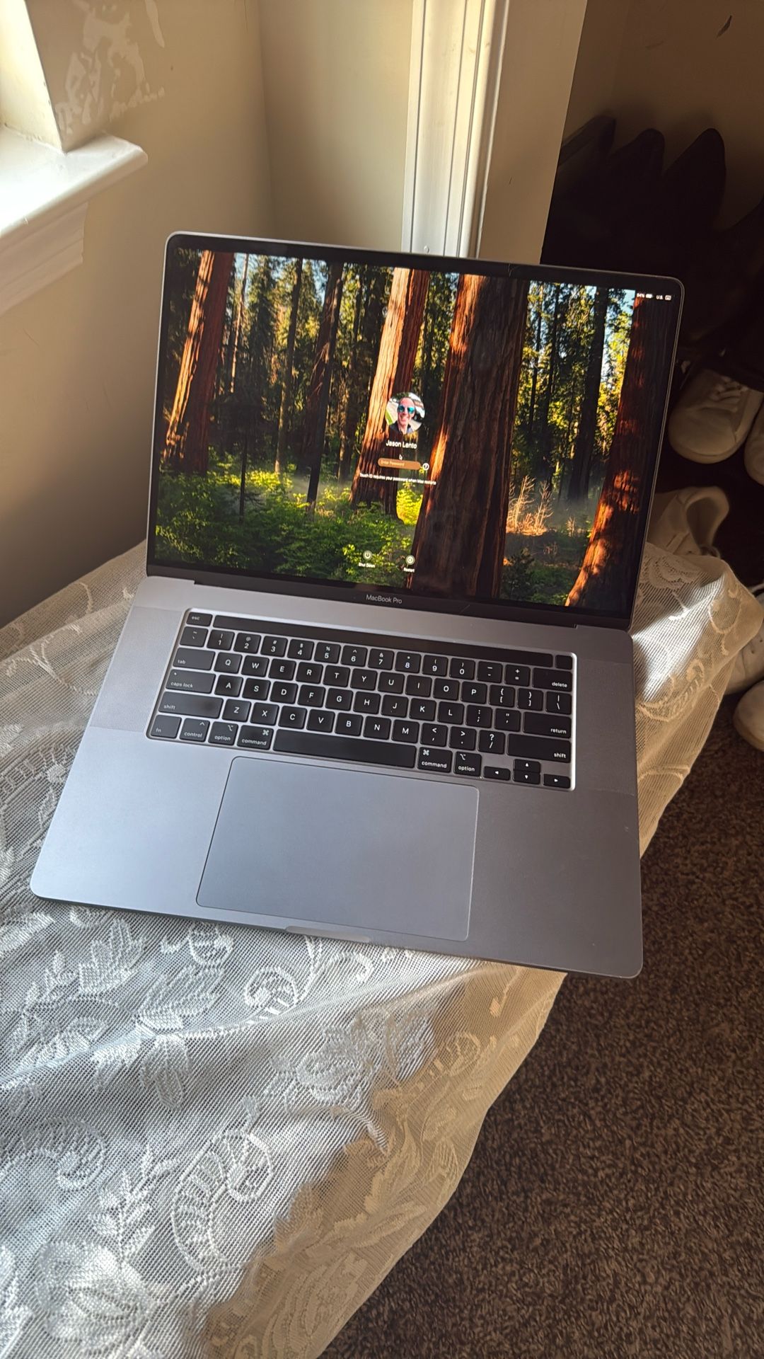 macbook pro 2020 16" 512 gb mint. works perfxt