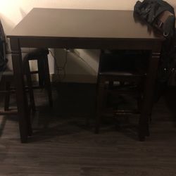 Table With 4 Chairs 