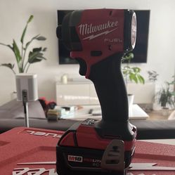 Milwaukee M18 Gen 4 Impact Driver 1/4” Hex With 5.0 Battery