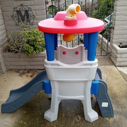 STEP 2 LOOKOUT CLIMBER WITH SLIDE 