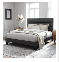 Queen size bed - Maker: Allewie