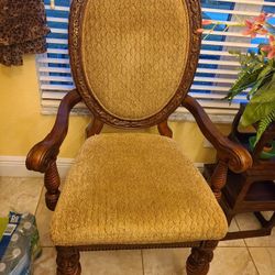 Two Beautiful Chair Antique. 