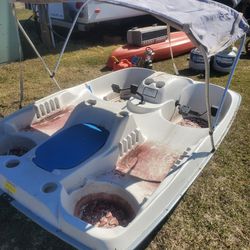 paddle boat, Blue and white, good condition 